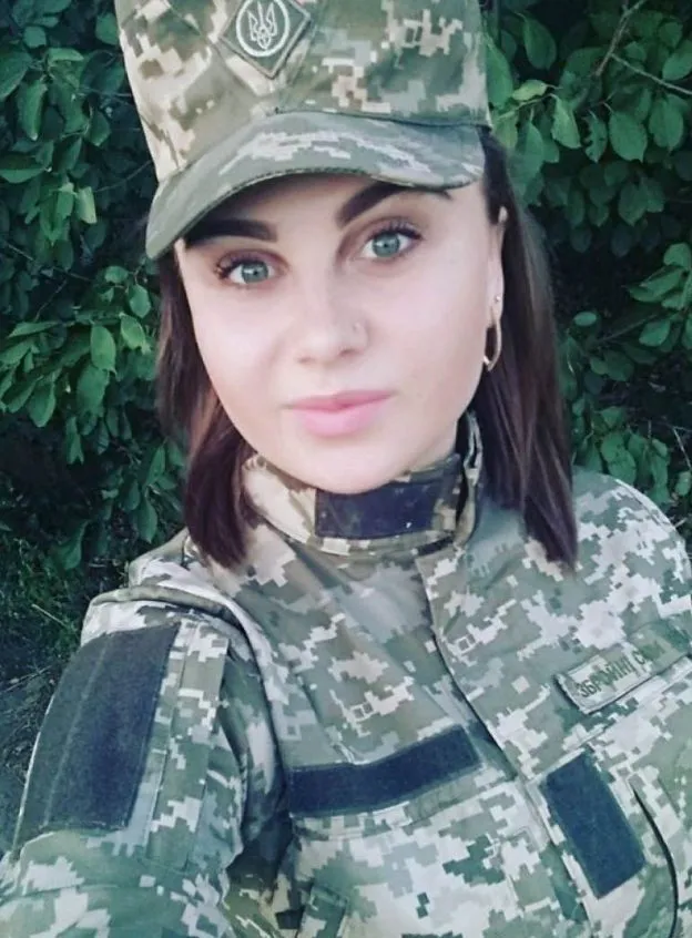 Катерина Ступницька у військовій формі й кашкеті